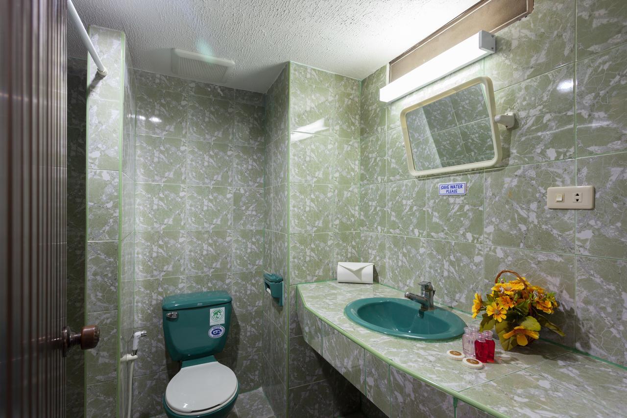 Отель Simple Boutique Seabreeze Patong Экстерьер фото