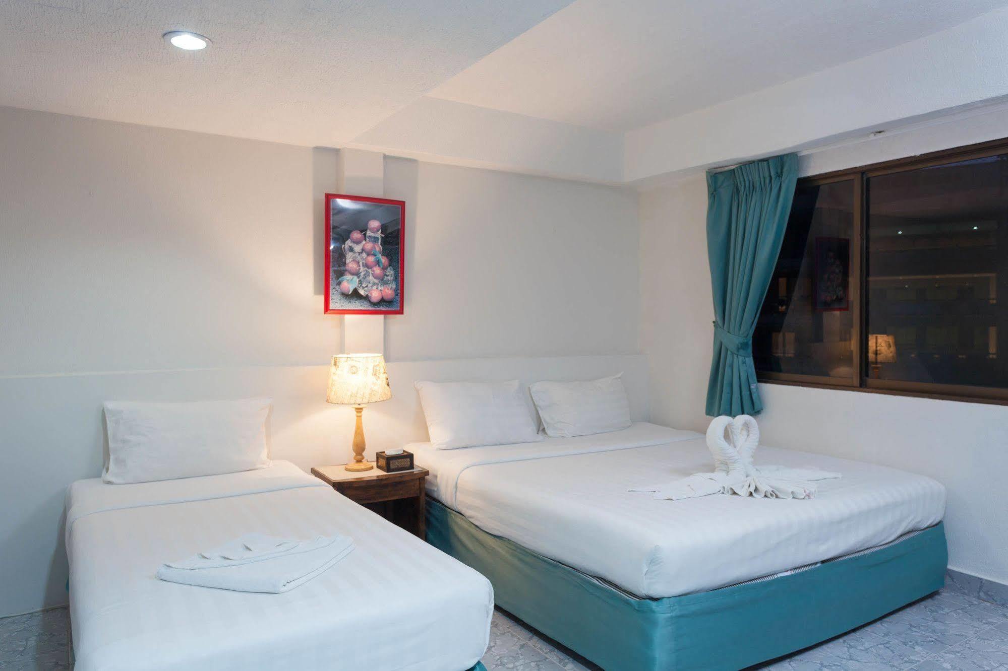 Отель Simple Boutique Seabreeze Patong Экстерьер фото